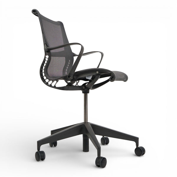 Setu Mesh konferansestol fra Herman Miller