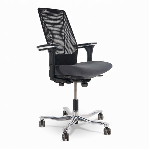 Kontorstol Kinnarps 5000 med mesh rygg, grått sete