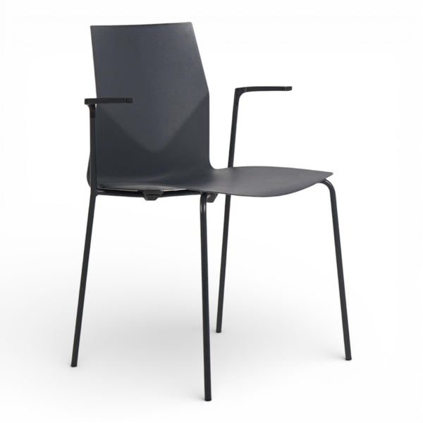 Four Cast stol med armlener - Four Design