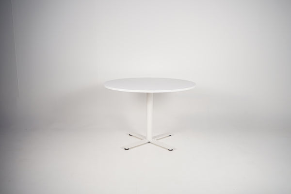 Rundt loungebord fra Kinnarps