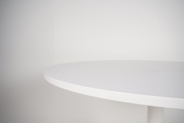 Rundt loungebord fra Kinnarps
