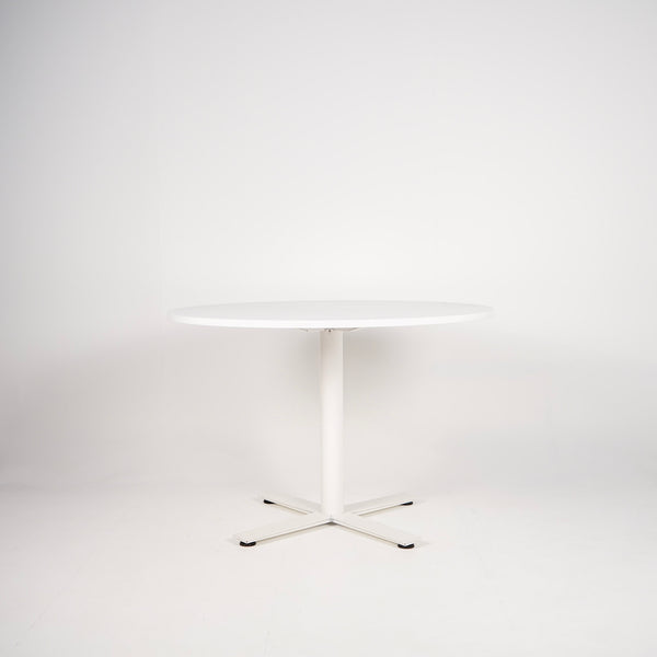 Rundt loungebord fra Kinnarps