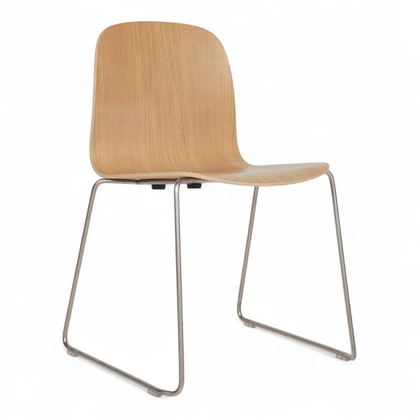 Muuto Visu spisestol