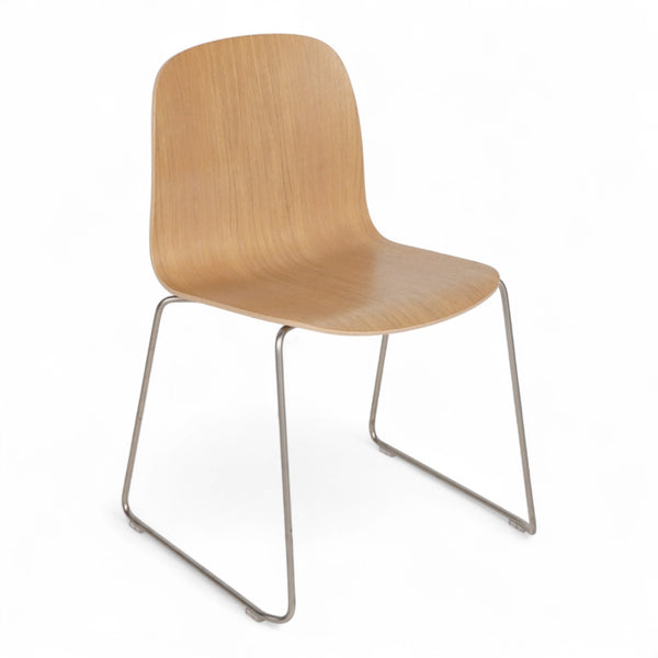 Muuto Visu spisestol