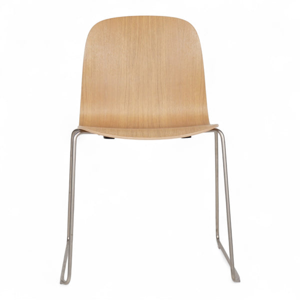 Muuto Visu spisestol