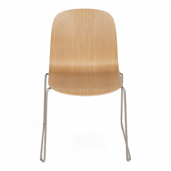 Muuto Visu spisestol