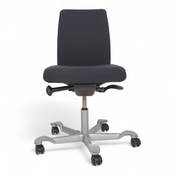 Kontorstol fra HÅG m/grå benkryss