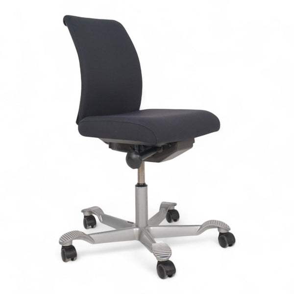 Kontorstol fra HÅG m/grå benkryss