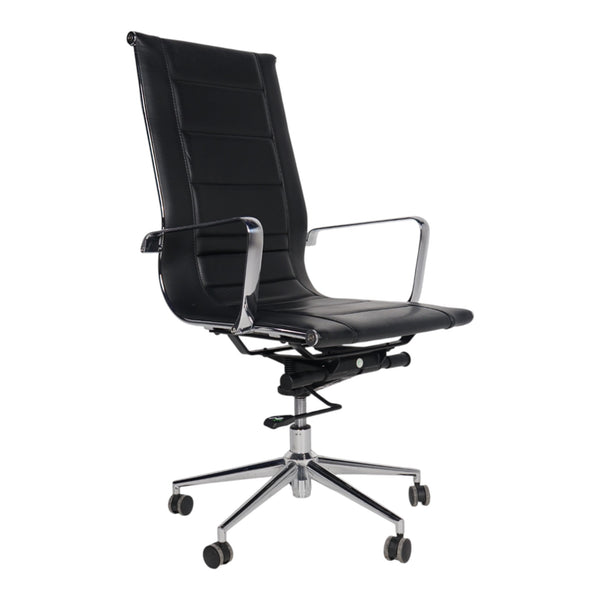 Konferansestol i sort skinn med krom detaljer m/hjul