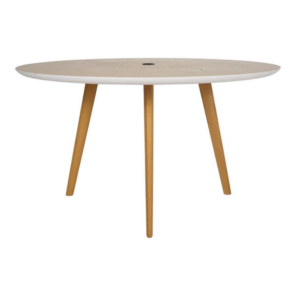 rundt møtebord i eik